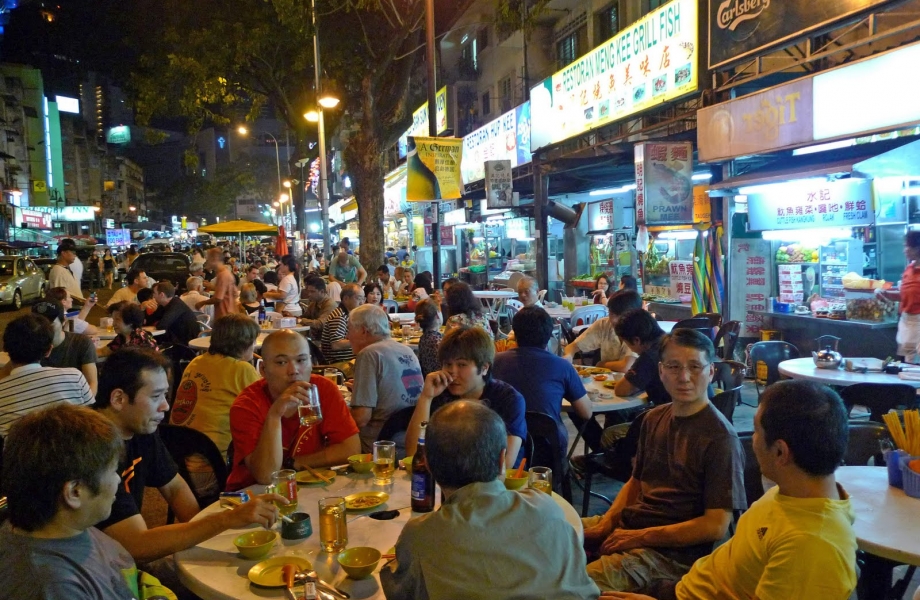 People at Jalan Alor market People at Jalan Alor market