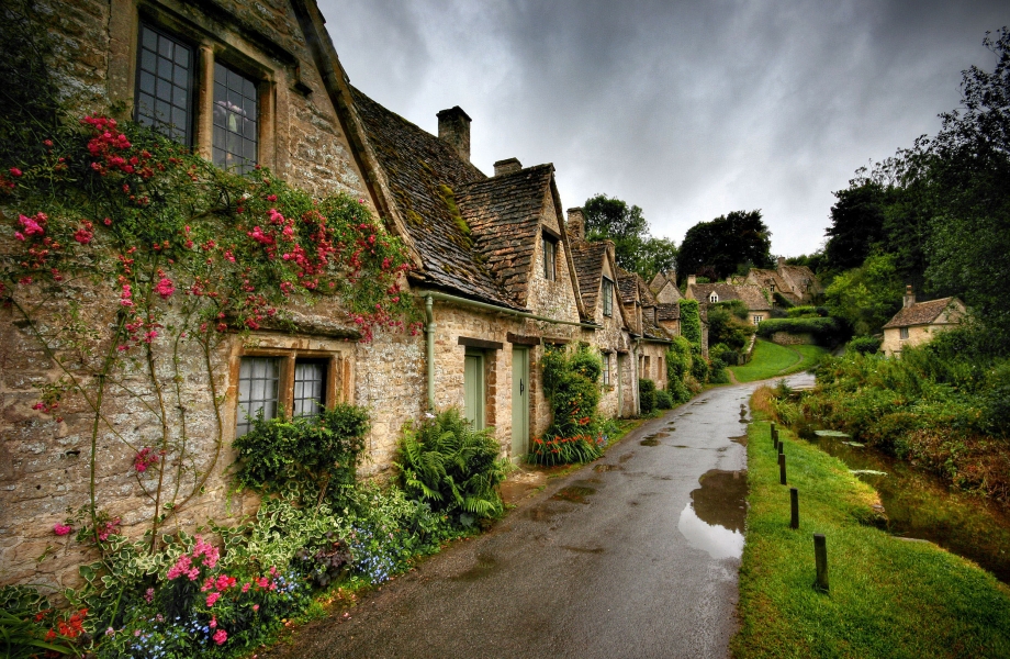 Image Credit : Bibury