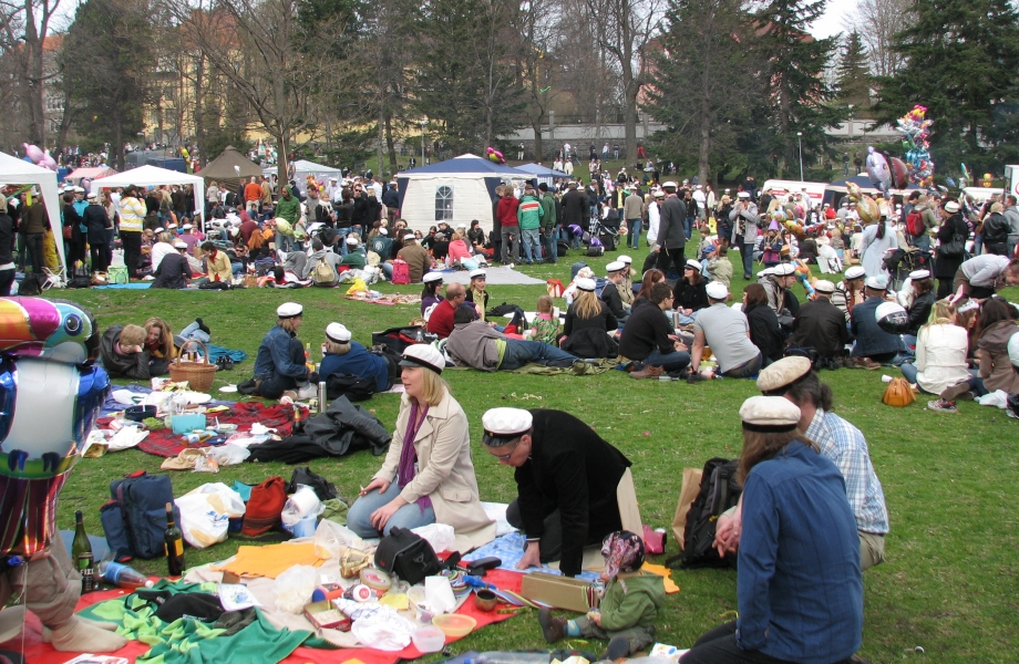Kaivopuisto_Vappu_picnic_2008