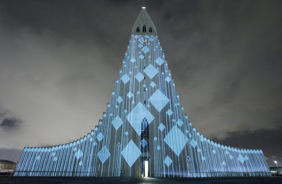 hallgrimskirkja-illuminated-winter-lights-festival-iceland hallgrimskirkja-illuminated-winter-lights-festival-iceland