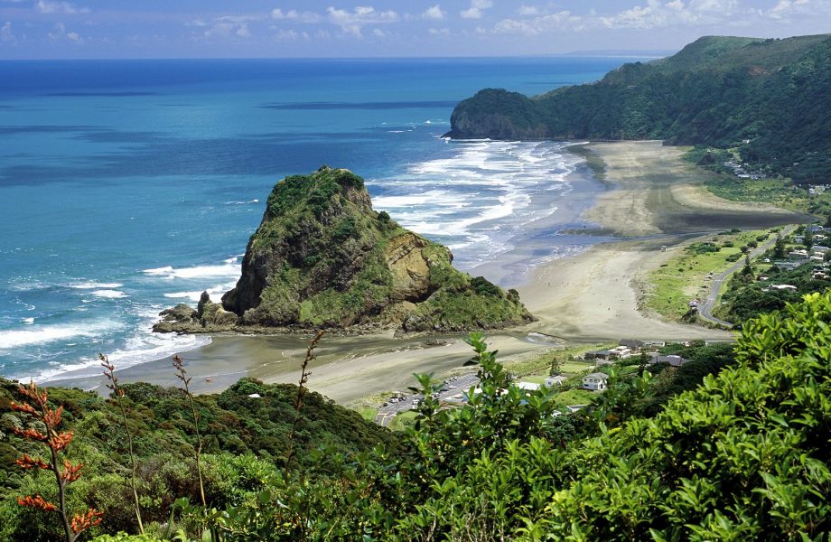 Piha-beach-New-Zealand Piha-beach-New-Zealand