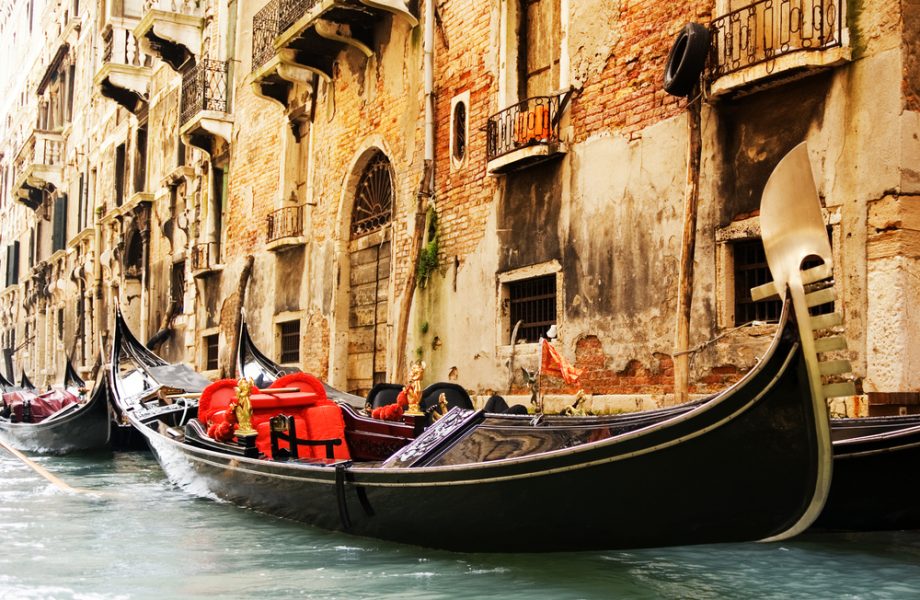 a-gondola-in-venice a-gondola-in-venice