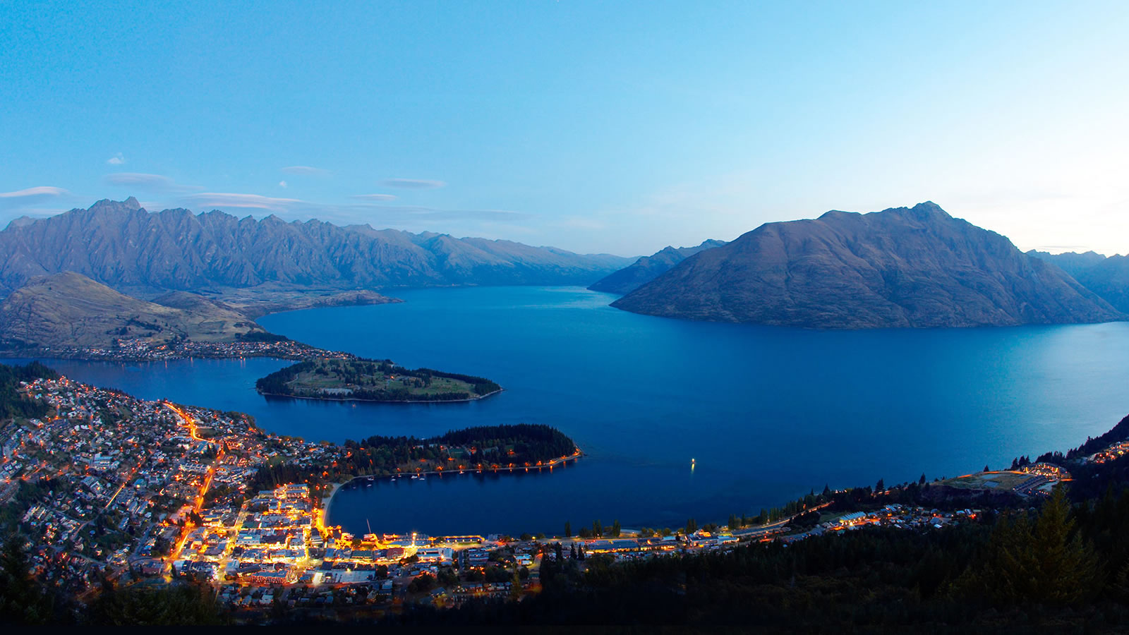 Queenstown: a honeymoon destination in New Zealand for adventure lovers Queenstown: a honeymoon destination in New Zealand for adventure lovers
