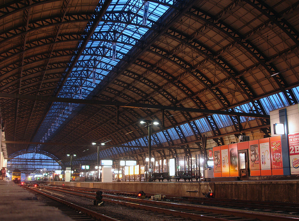 Amsterdam Centraal Station First station roof (built in 1889), designed by L.J. Eijmer, as seen from platform 2.