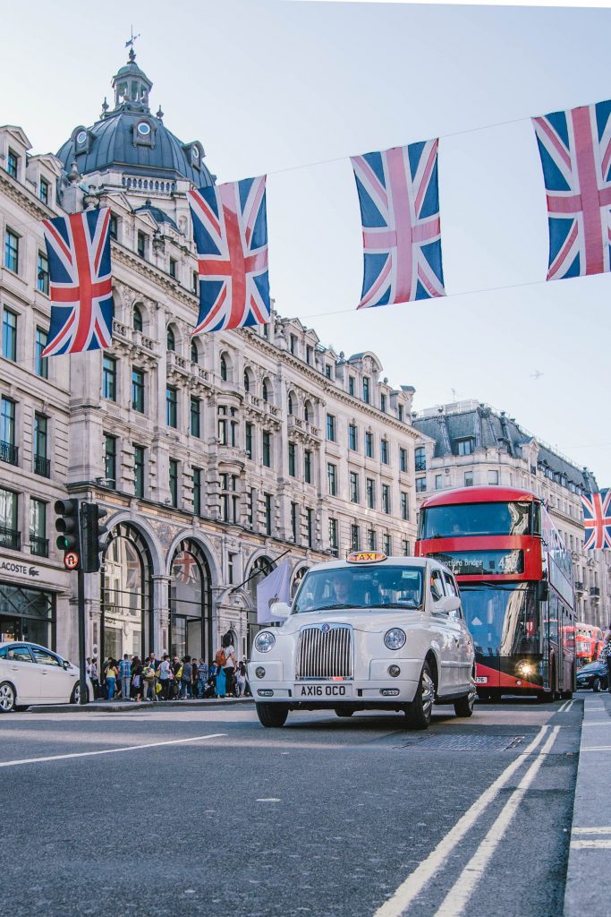 Taxi and Bus in the Oxford Street