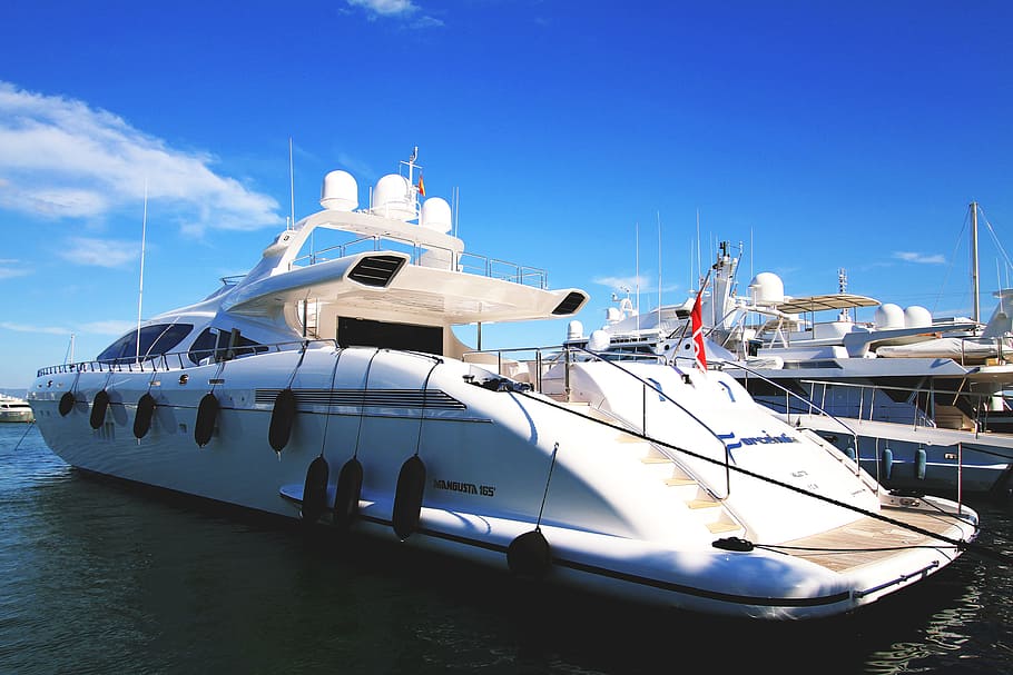 private yacht Dubai