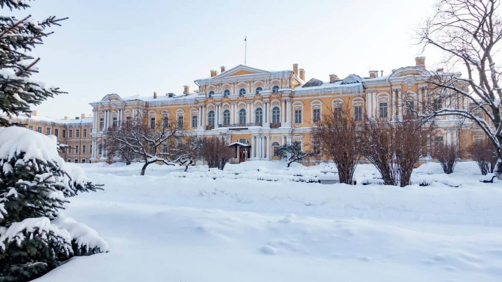 palace winter tour