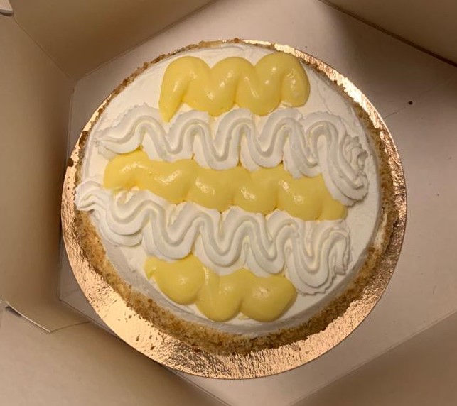 A surpise cake for a couple's honeymoon