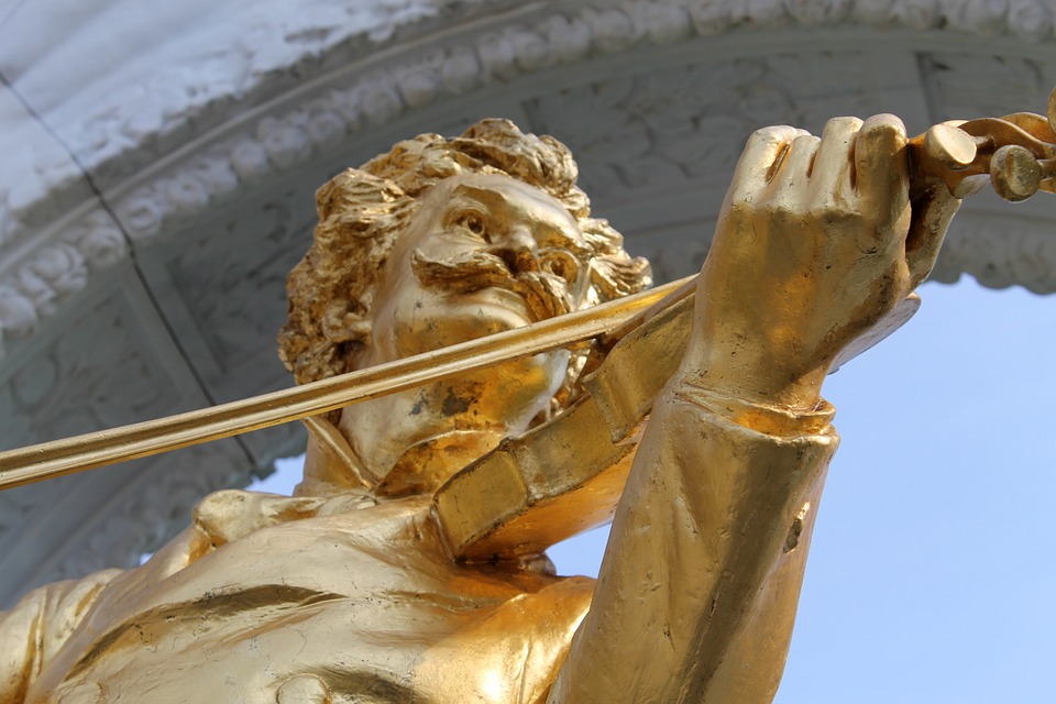 Johann Straus gold platted monument