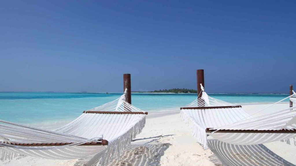 Relax at Kanuhura beach