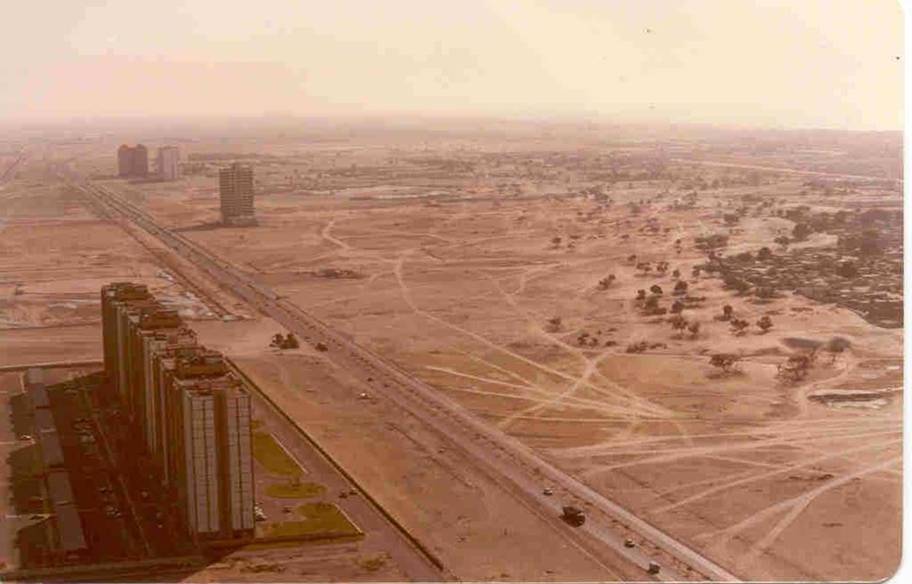 Sheikh Zayed Road in 1990