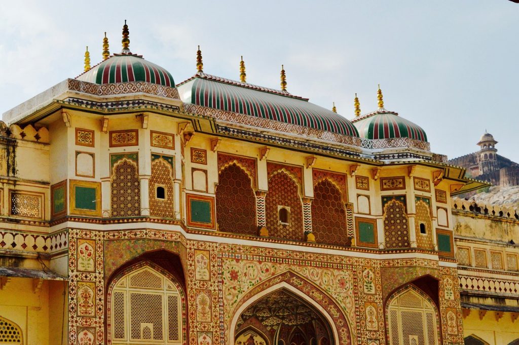 the majestic entrance of the Amer fort