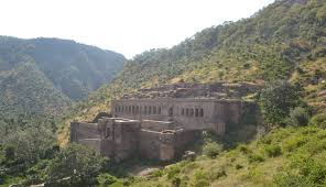 the aerial view of the Bhangarh fort
