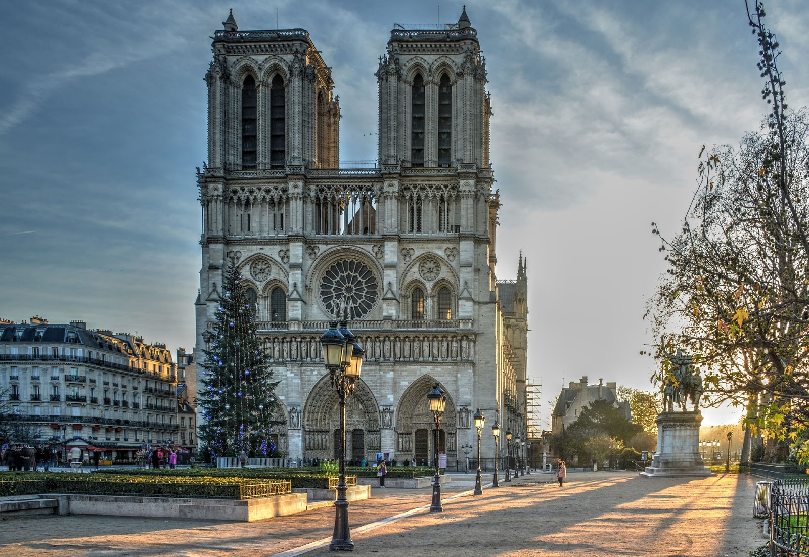 Notre Dame Cathedral In Spanish