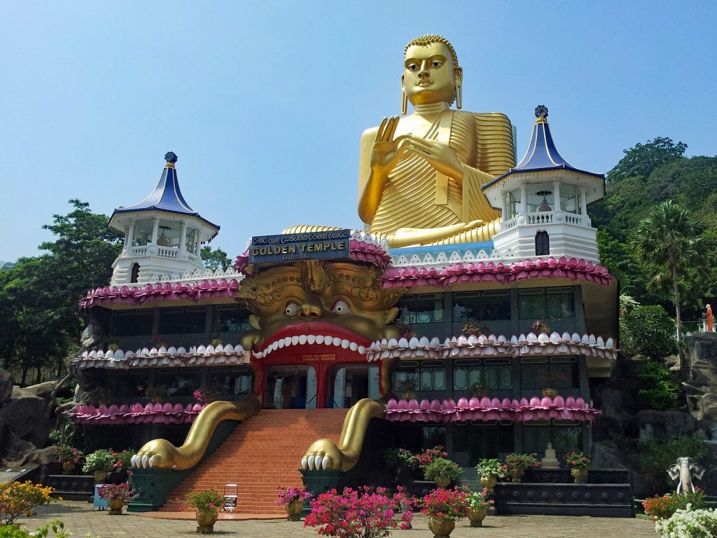 An amazing picture of the Dambulla Cave temple