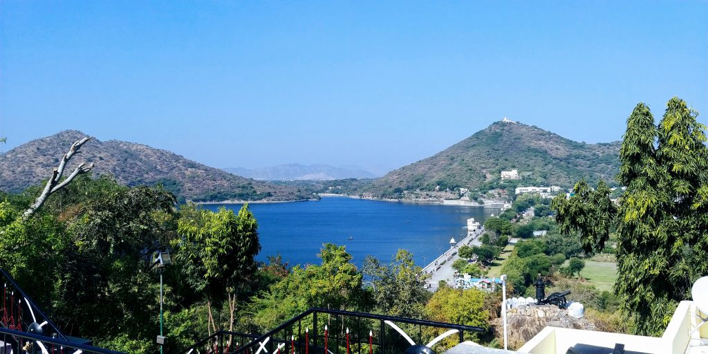 The spectacular view of the Fatehsagar Pal