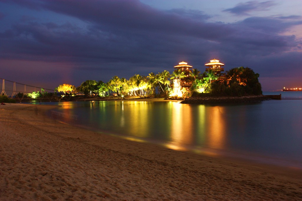 Night lights of Palawan Beach