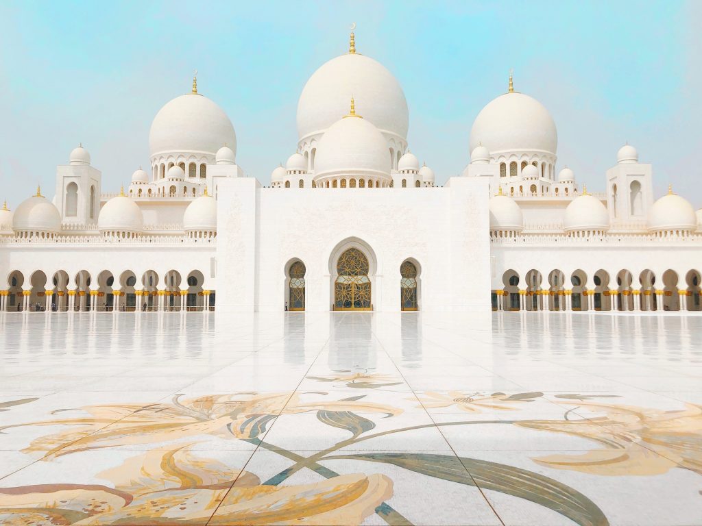 An amazing picture of the Sheikh Zayed Grand Mosque