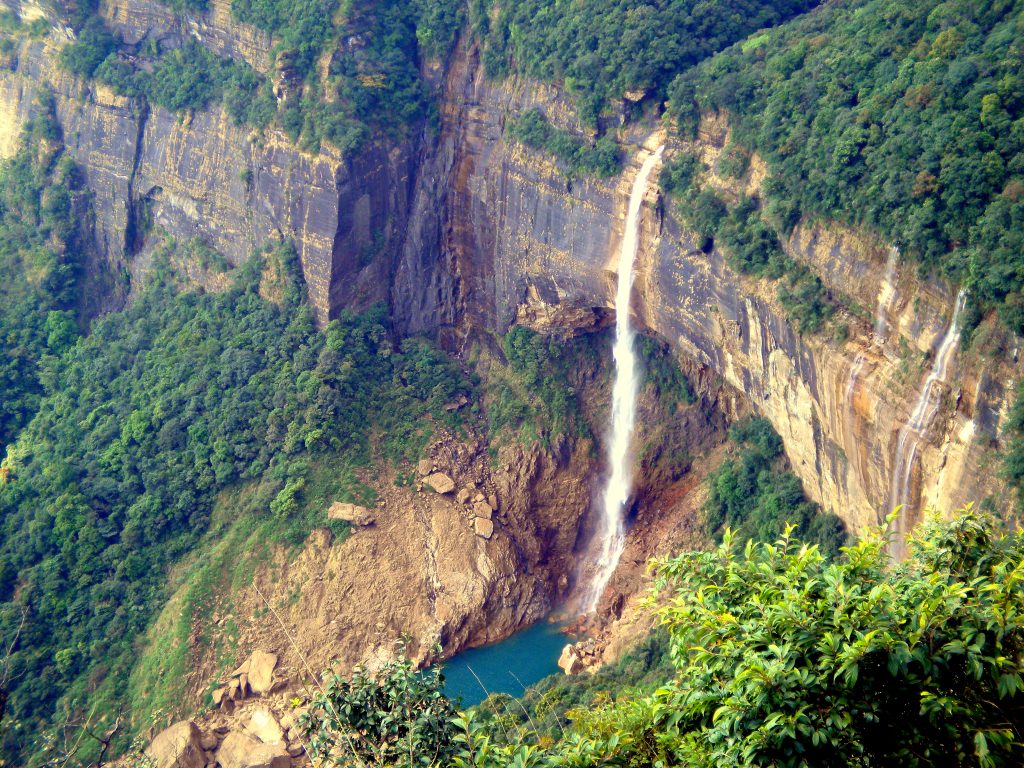 Nohkalikai Waterfalls in Cherrapunji - The waterfall that took a leap ...