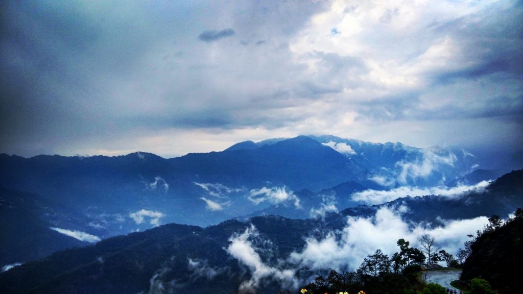 A beautiful picture of the mountains that was taken from Tashi View Point