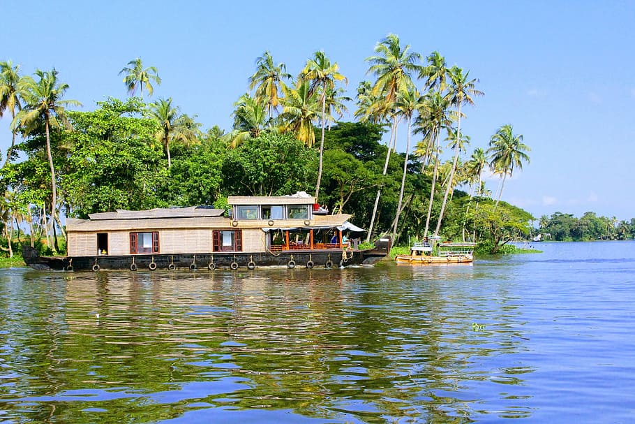 A beautiful view of a lake in Kumarakom