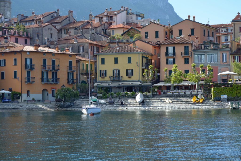 A picture of Lake Como with lakeside buildings