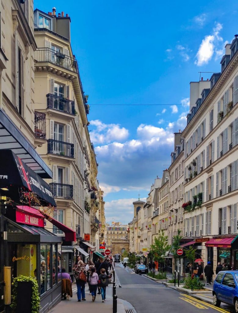 A picture that was taken in the streets of Paris