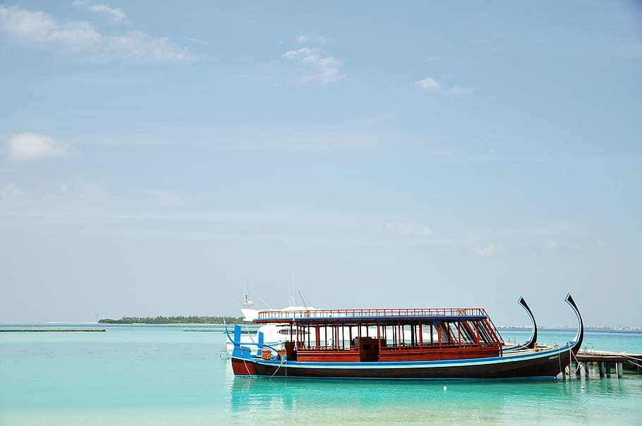 A picture of a Dhoni Cruise