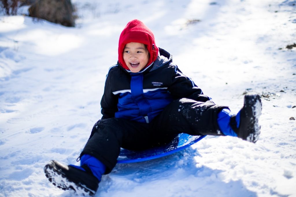 a kid playing in the snow