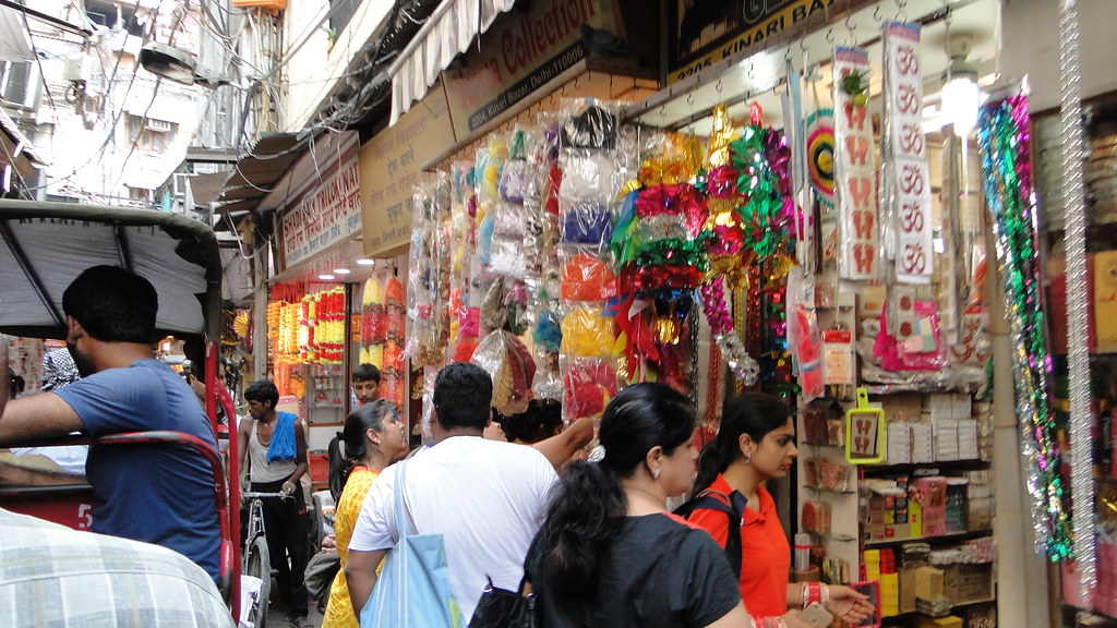 markets in Sarojini nagar