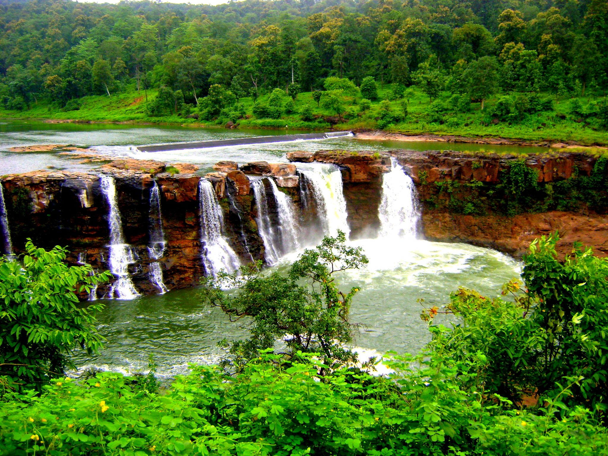 places to visit in saputara in rainy season