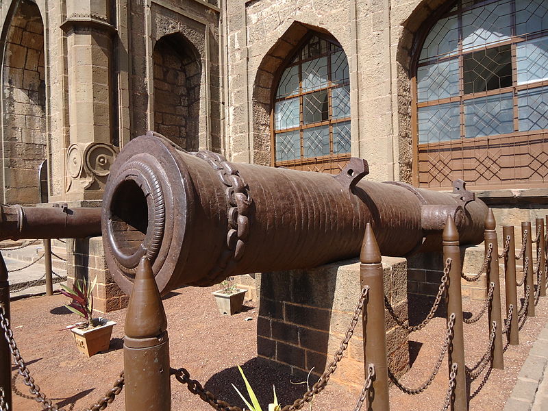 war equipment in Gol Gumbaz