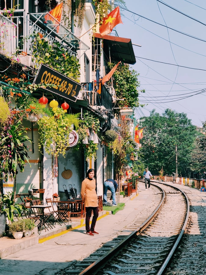 cafes near the track