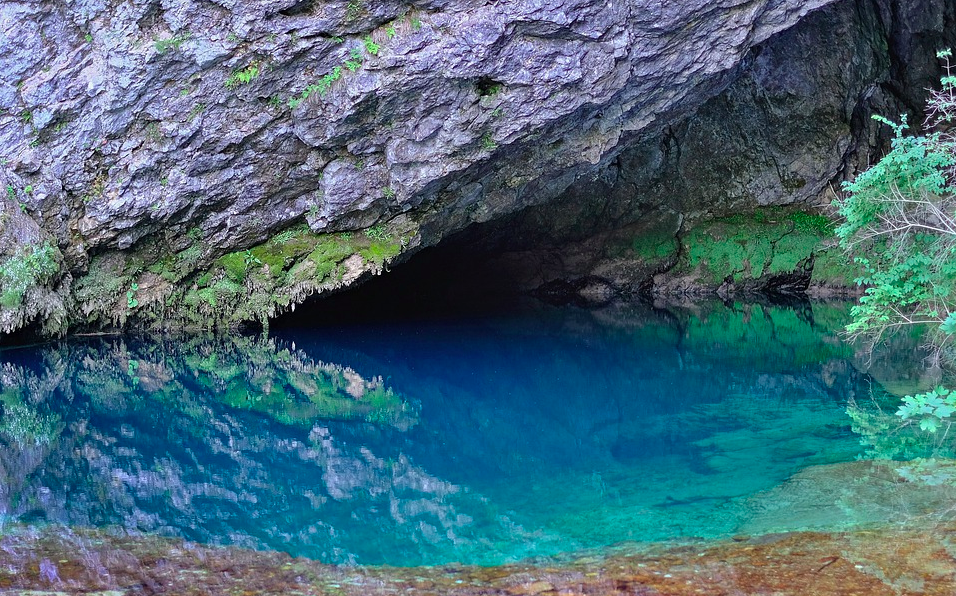 Crocodile cave