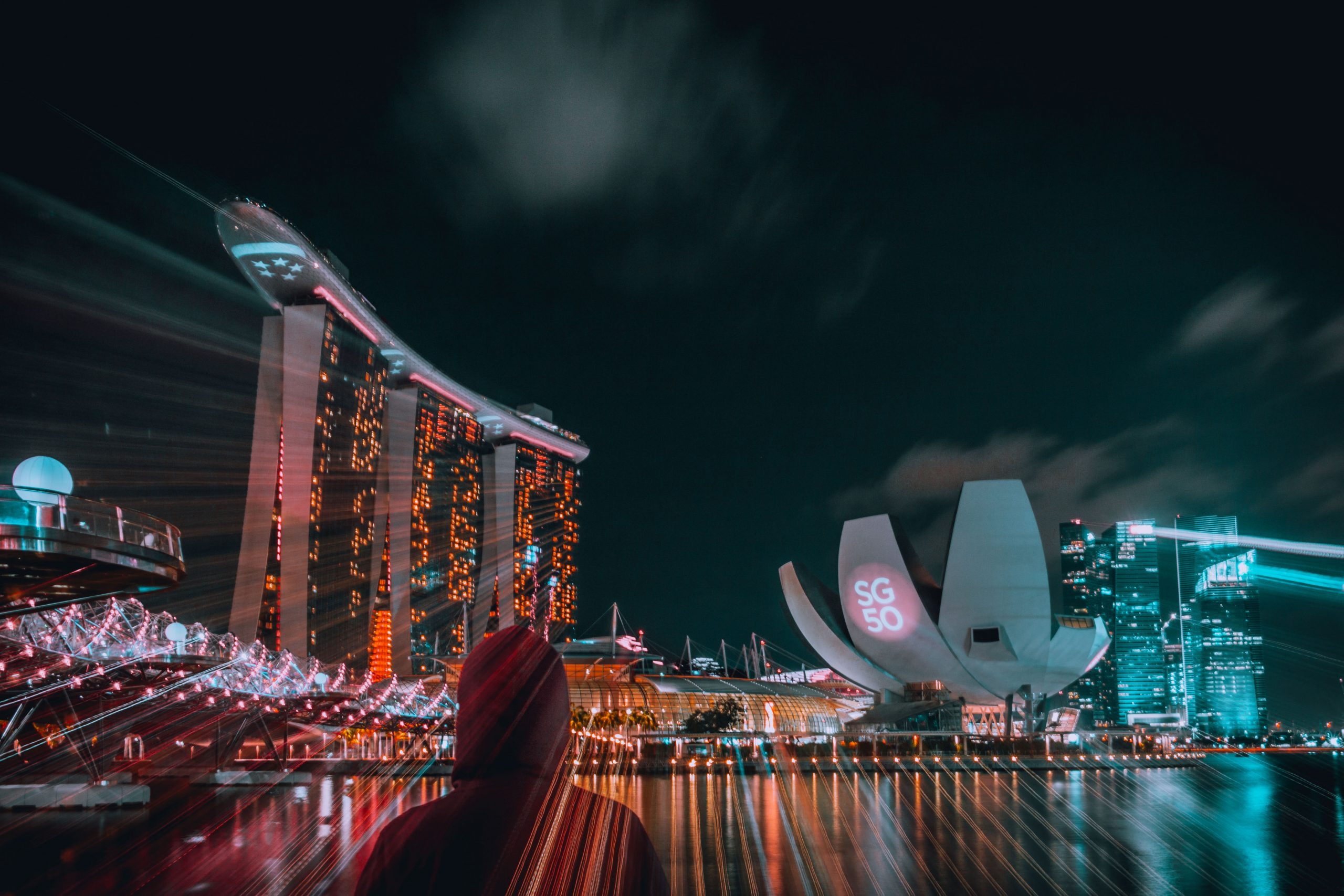 tourist spot in singapore at night