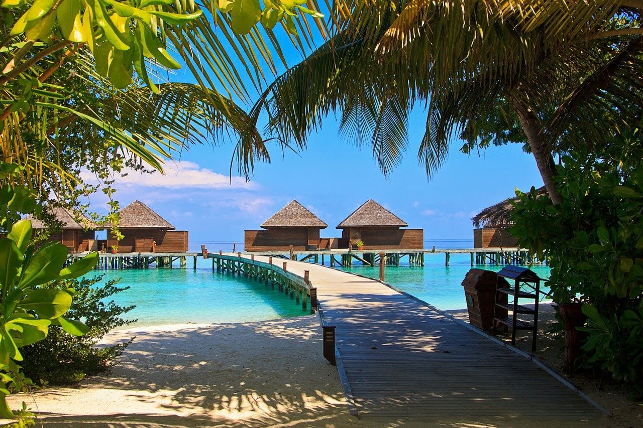 is it safe to visit maldives in october