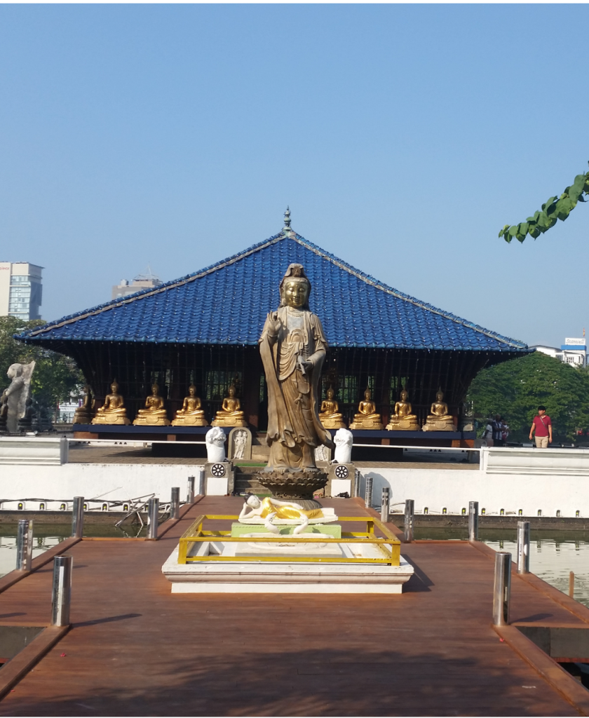 Estatuas en el templo de Gangaramaya