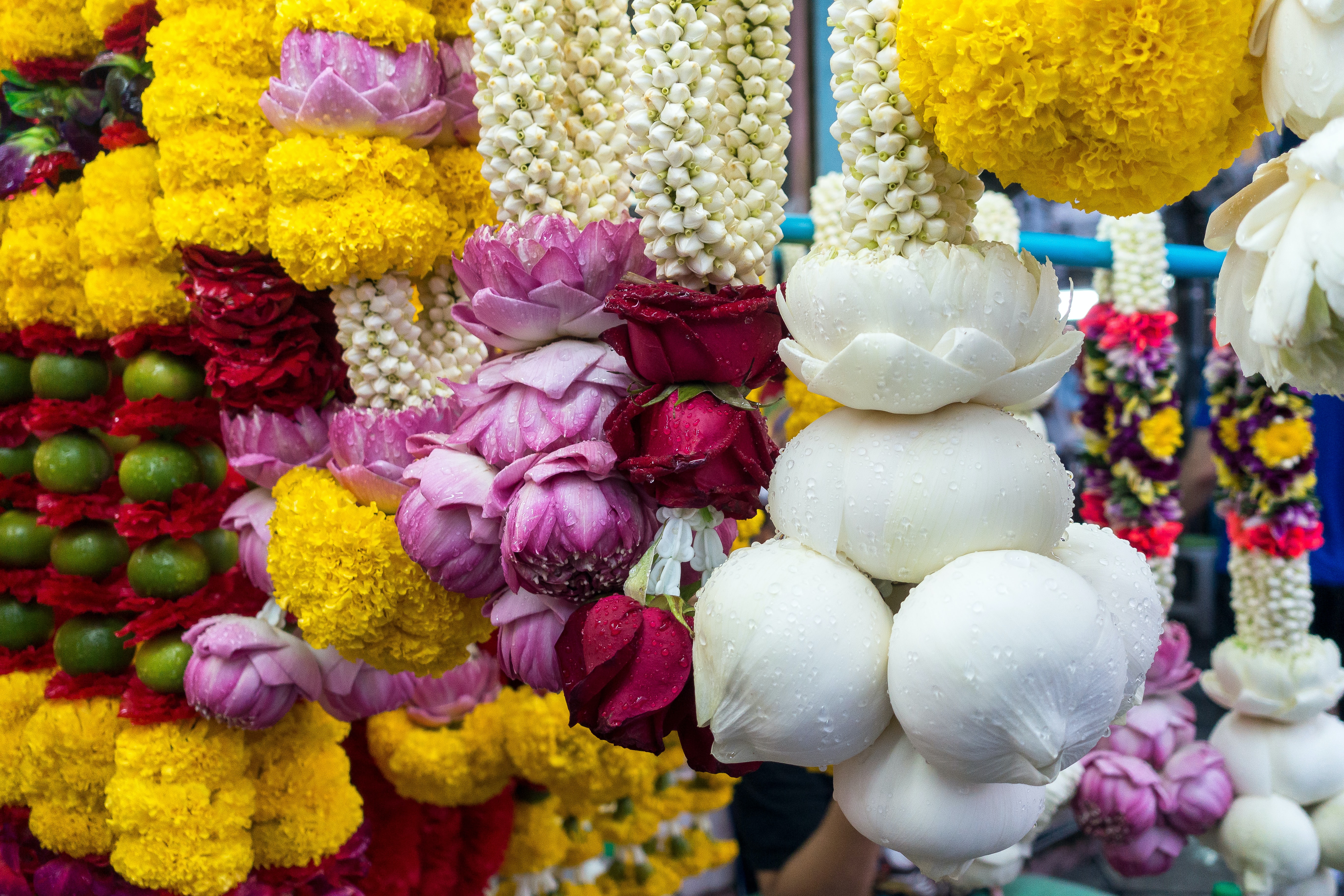 The picture shows beuatiful decorations in the streets of Thailand