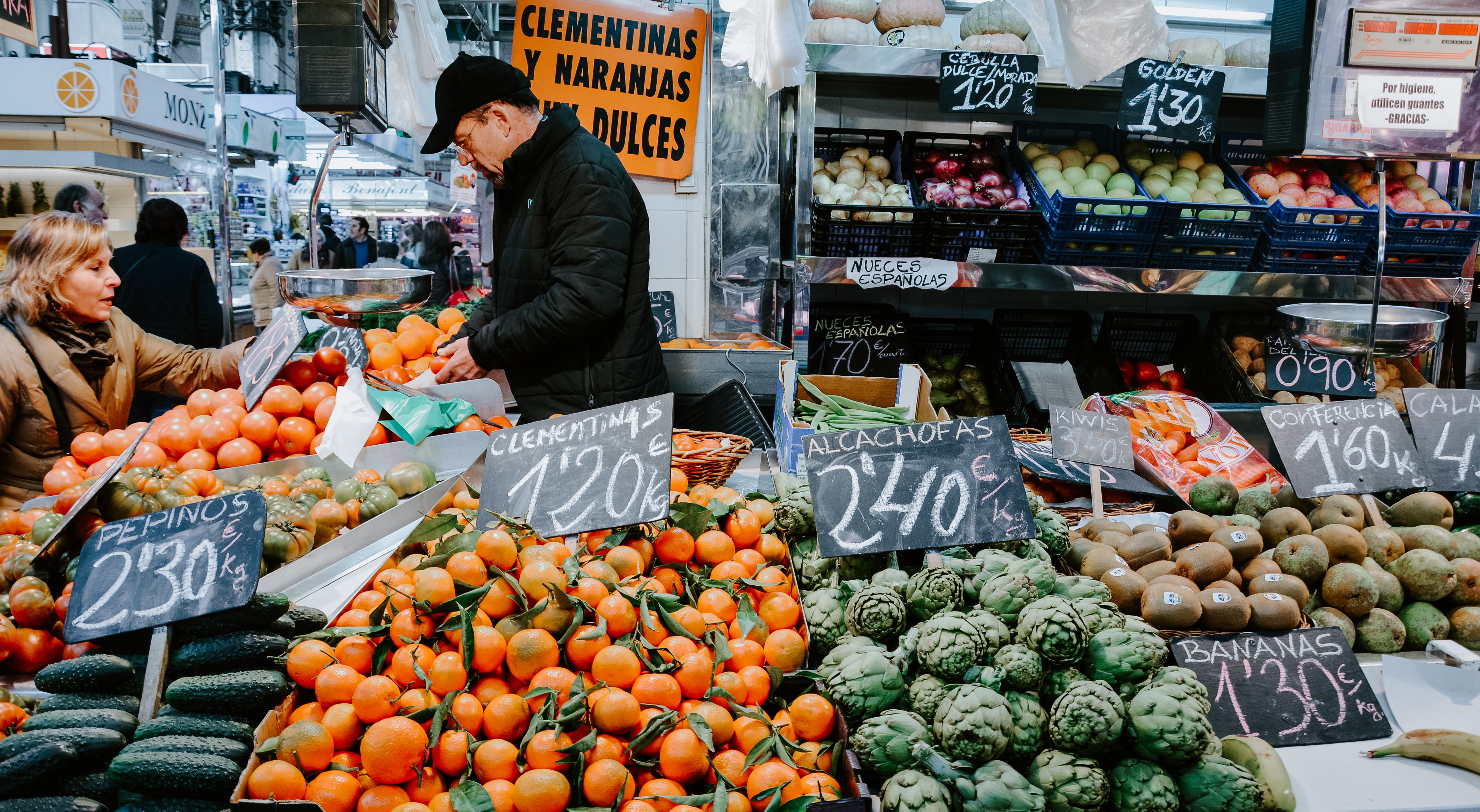 Stroll around the Central Market
