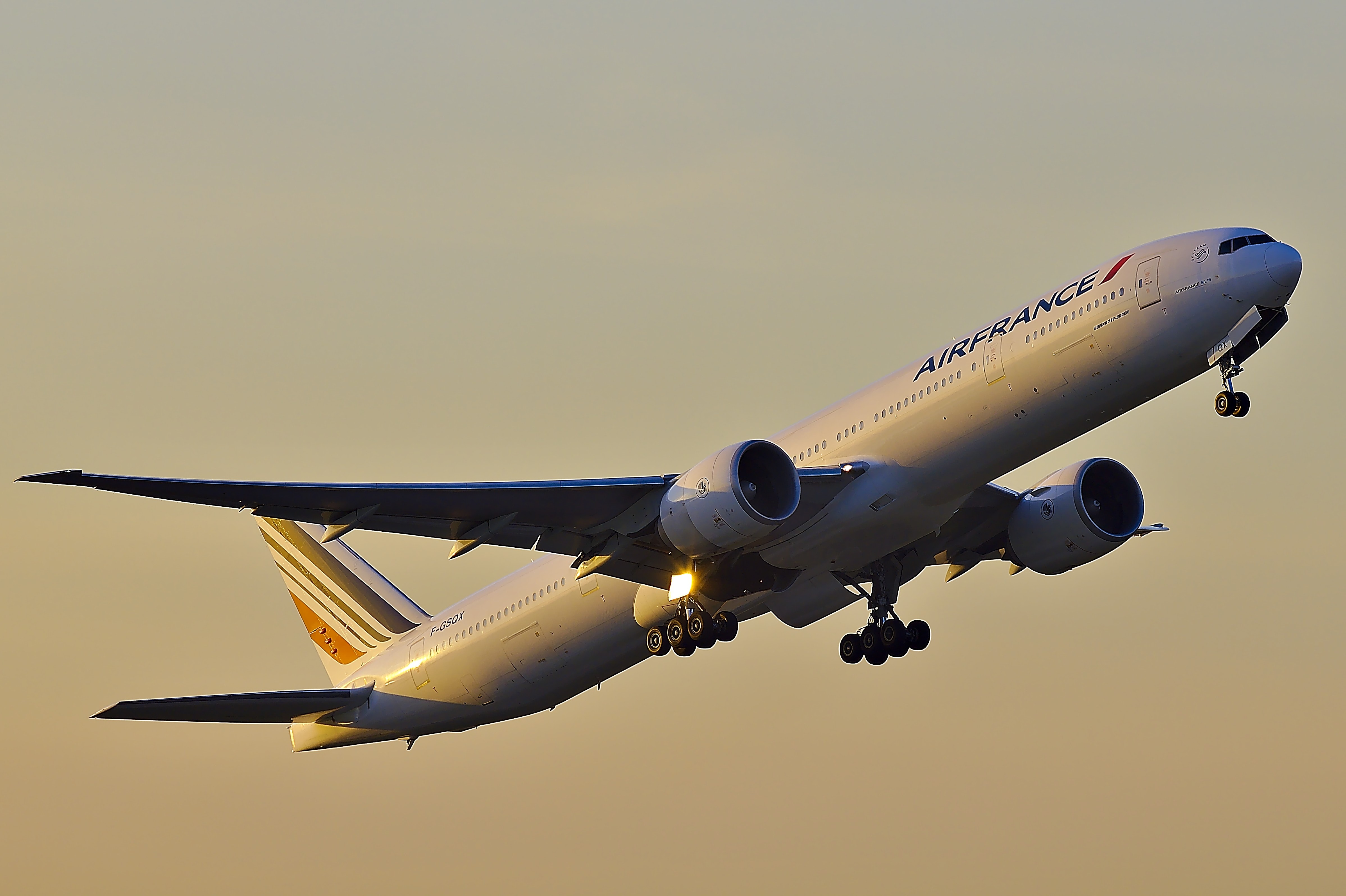 How To Reach France From India By Air