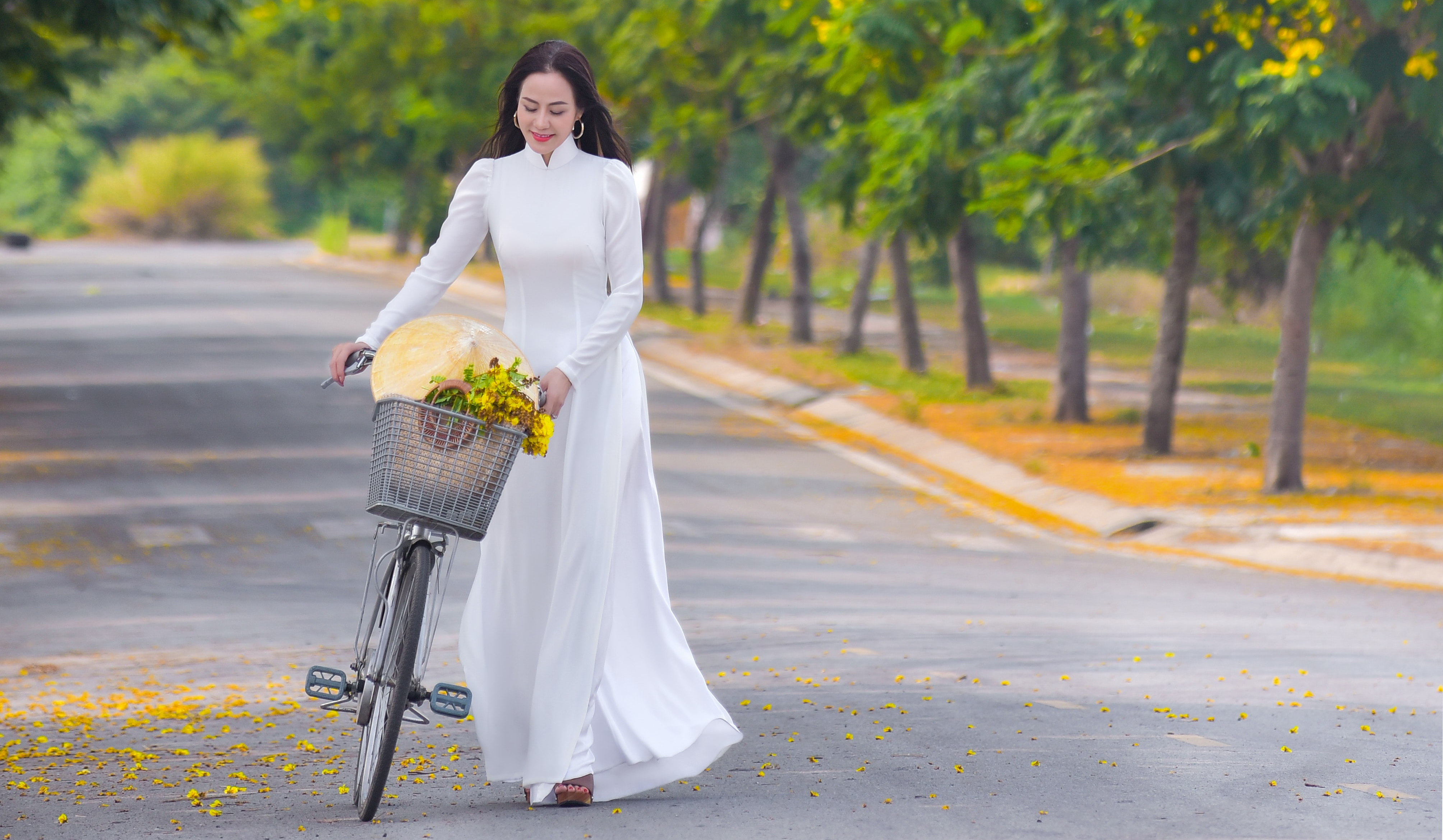 Pin by Thích ngắm on Hi | Vietnamese long dress, Ao dai, Chinese style dress