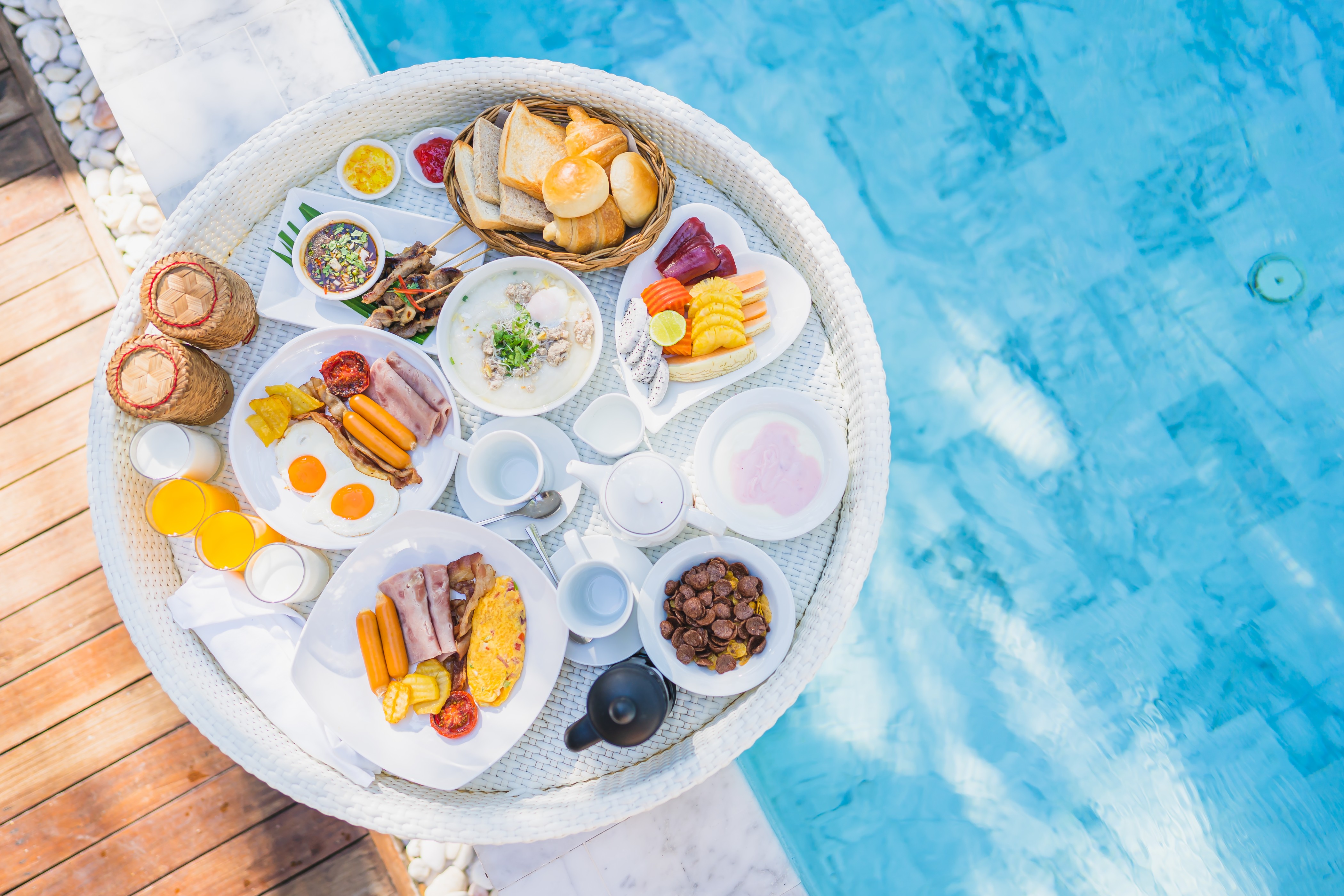 Floating Breakfast на Мальдивах