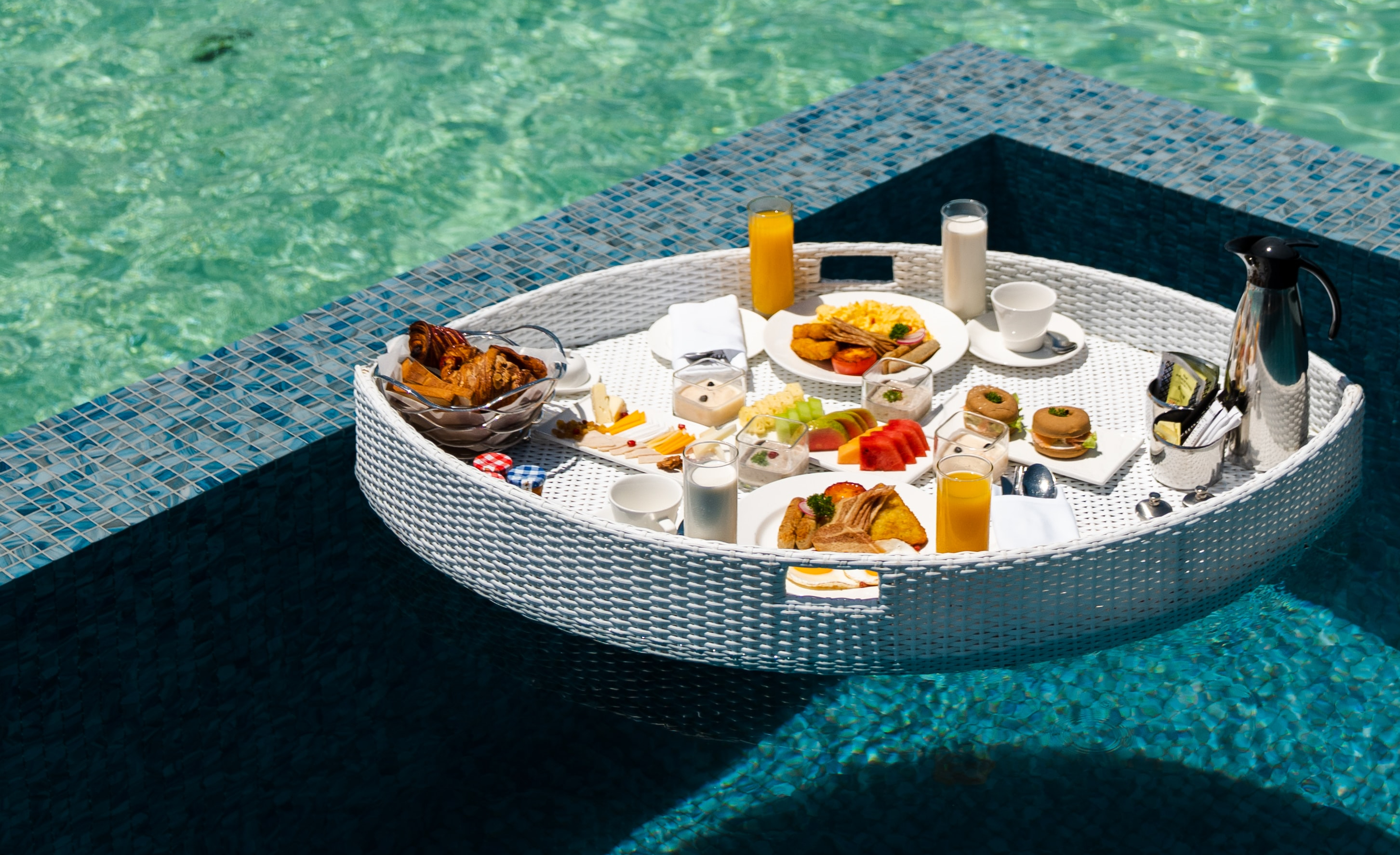 Floating Breakfast Maldives : Ultimate Luxury Experience