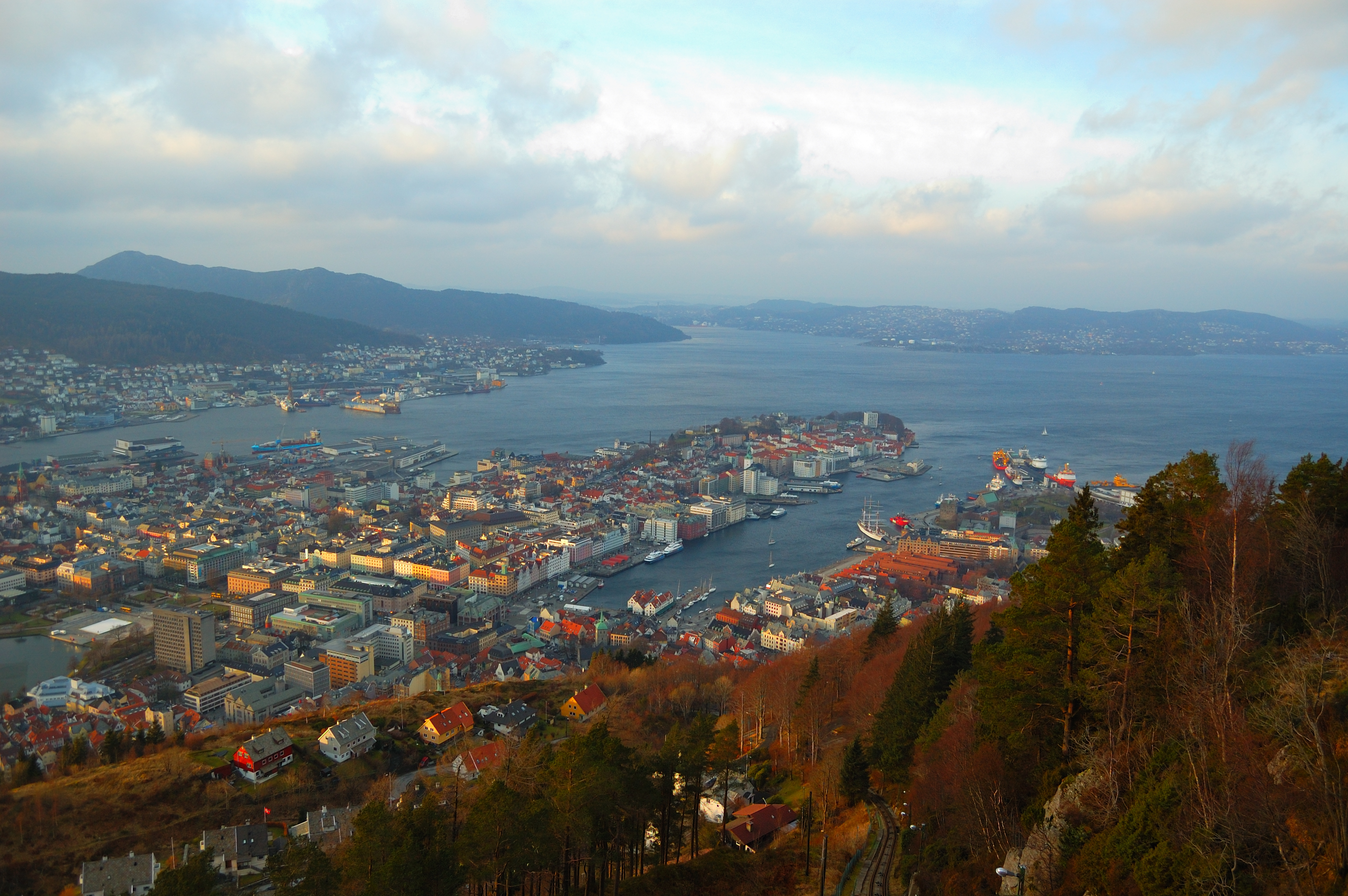 Norway in October : Ultimate Autumn Travel Guide (Weather, Places, Costs & Tips)