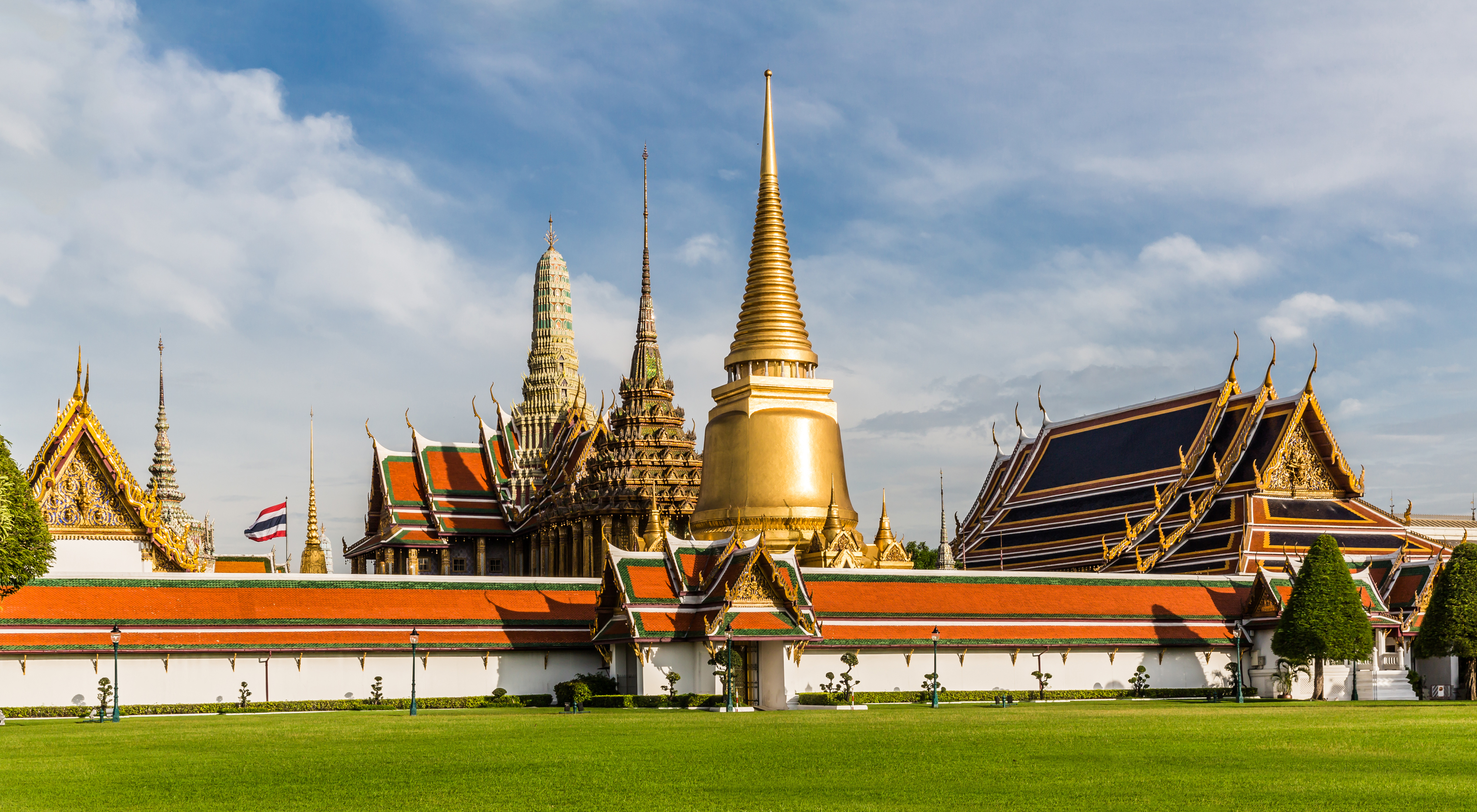 Cultural Etiquette for Visiting Bangkok Temples 2026: Dress Code, Behaviour, Do’s & Don’ts