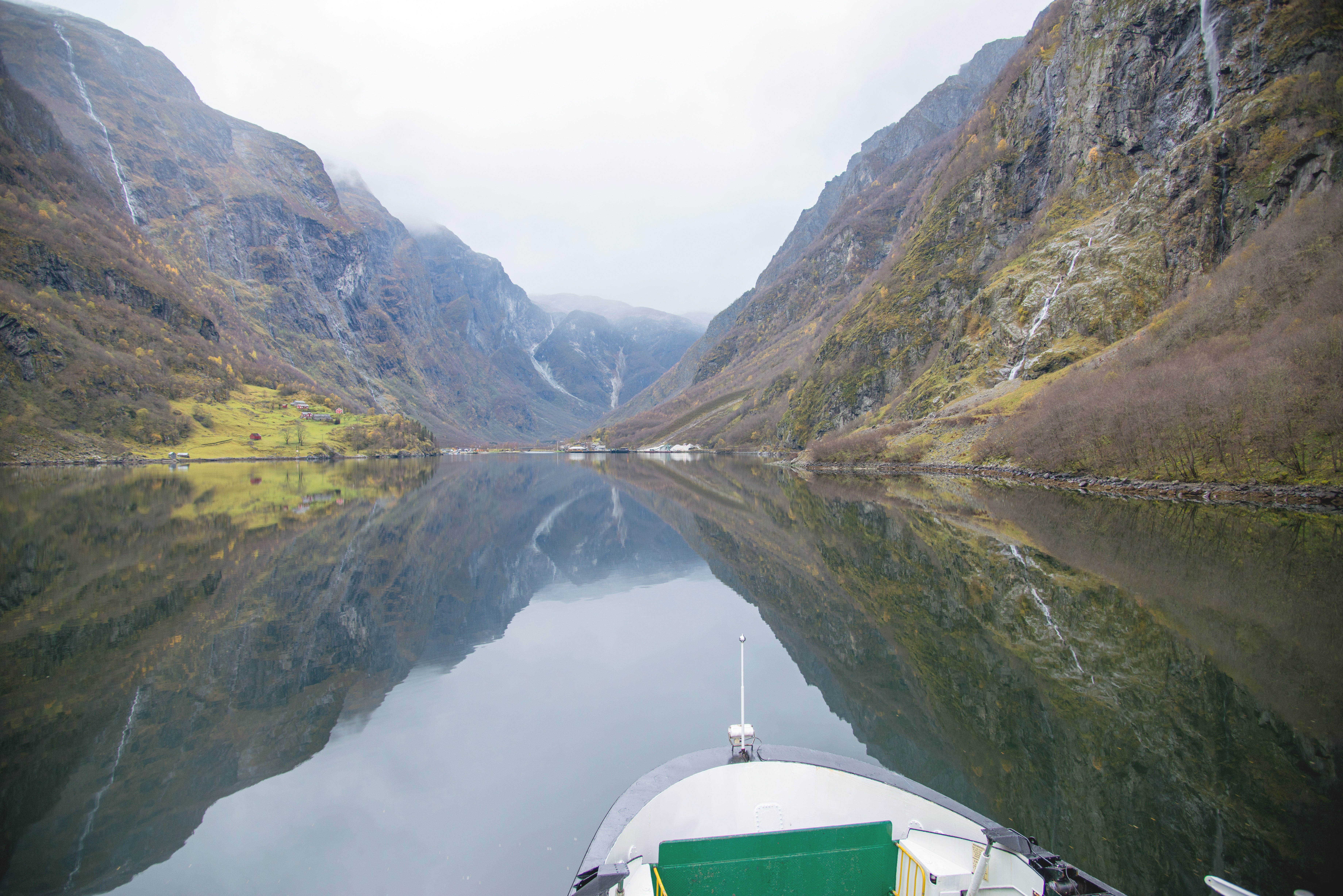 Nærøyfjord Cruise Guide : Your Complete Planning Handbook for Norway’s UNESCO Fjord