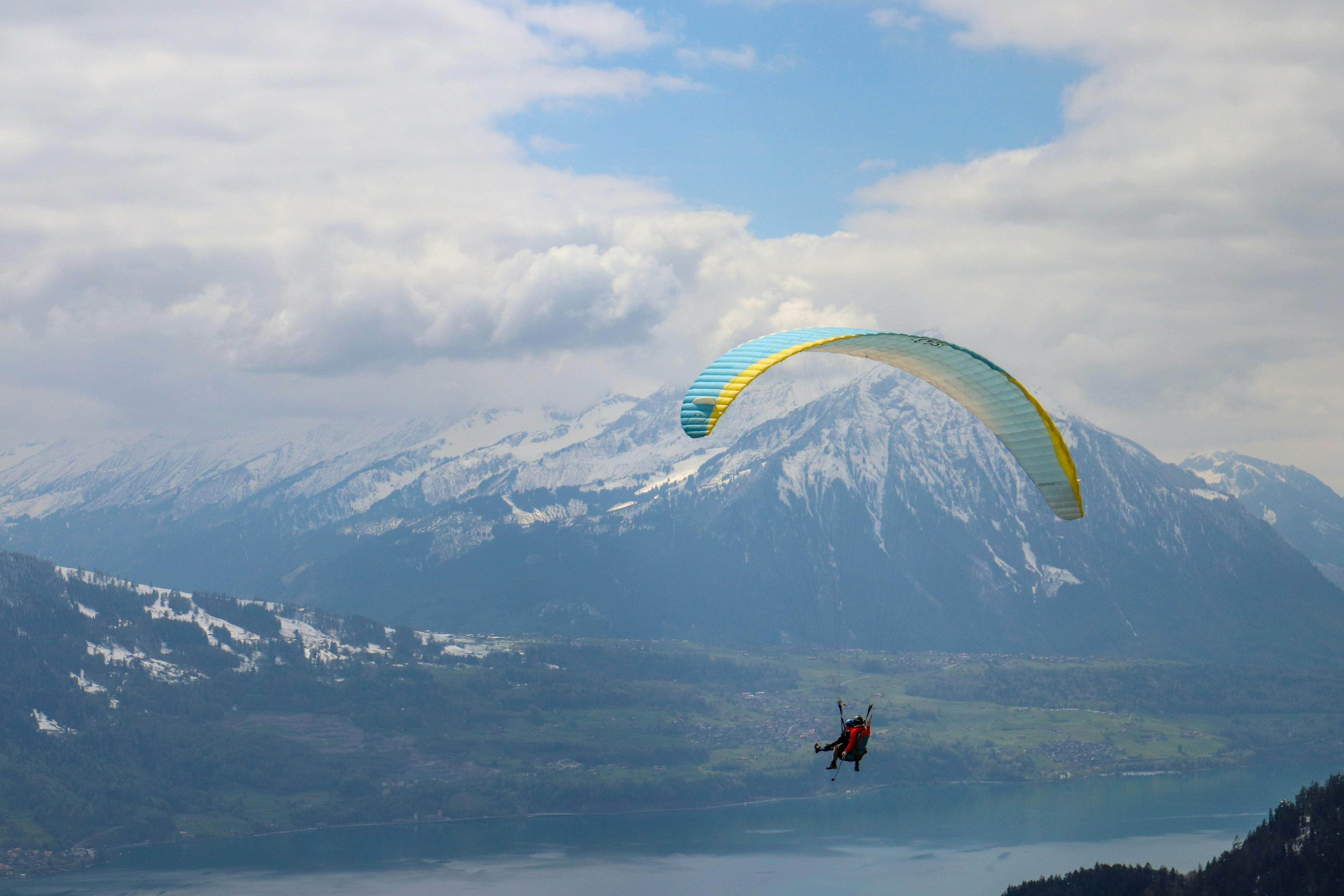 Paragliding in Interlaken: Ultimate Guide, Costs & Booking Tips